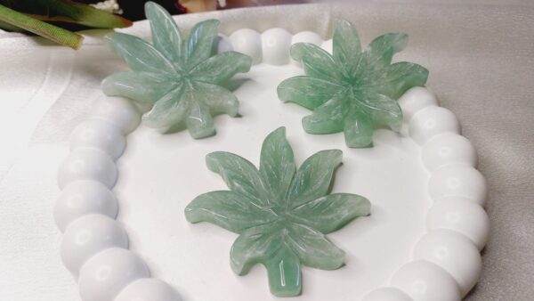 Green Aventurine Leaf Carving – Luck, Growth & Heart Healing 🍃💚